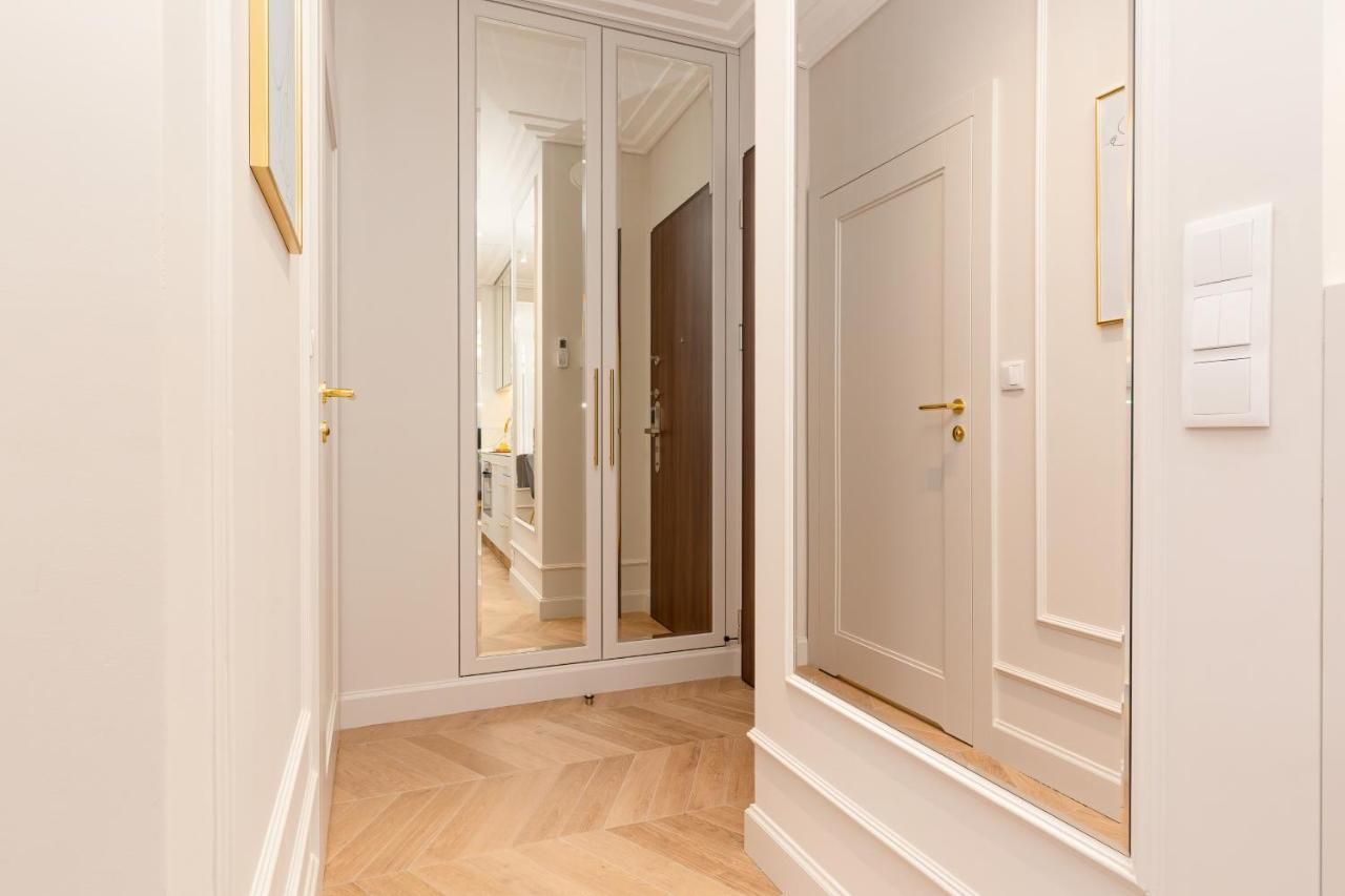 Mennica Residence Central Apartment By Renters Prestige Varsóvia Exterior foto